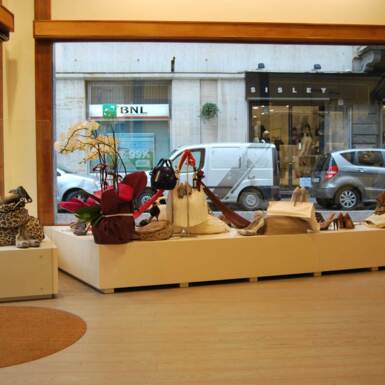 Dado clothing shop furnishing in Biella - 6