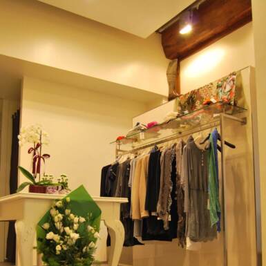 Dado clothing shop furnishing in Biella - 5