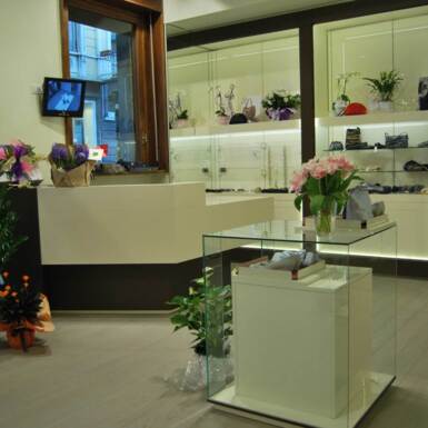 Dado clothing shop furnishing in Biella - 4