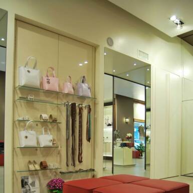 Dado clothing shop furnishing in Biella - 13