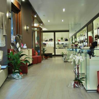 Dado clothing shop furnishing in Biella - 15