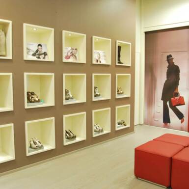Dado clothing shop furnishing in Biella - 19